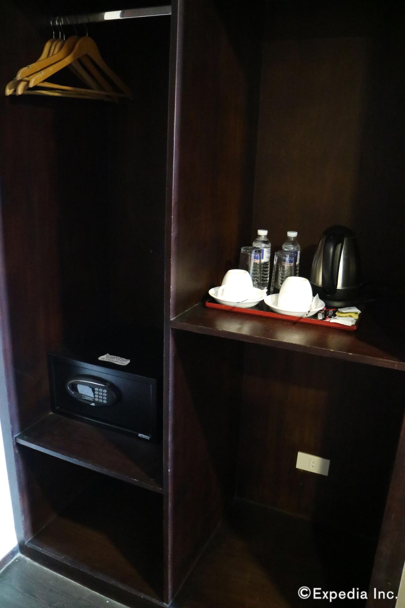 Gt Hotel Iloilo Экстерьер фото