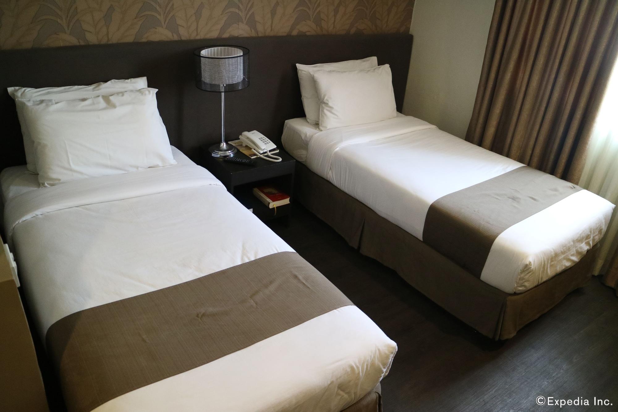 Gt Hotel Iloilo Экстерьер фото