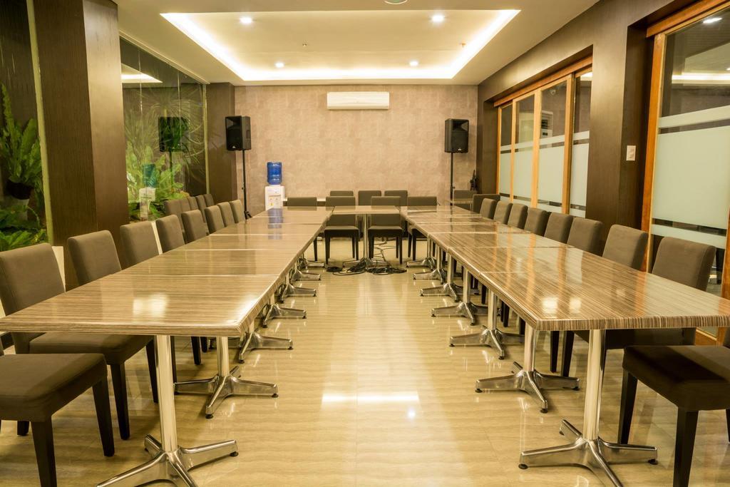 Gt Hotel Iloilo Экстерьер фото