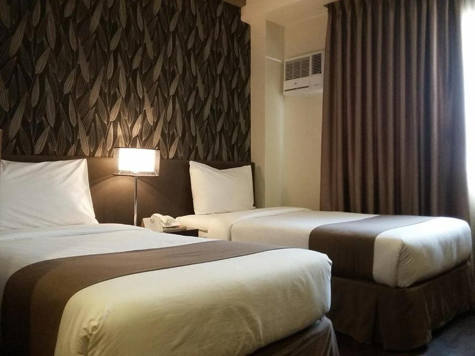 Gt Hotel Iloilo Экстерьер фото