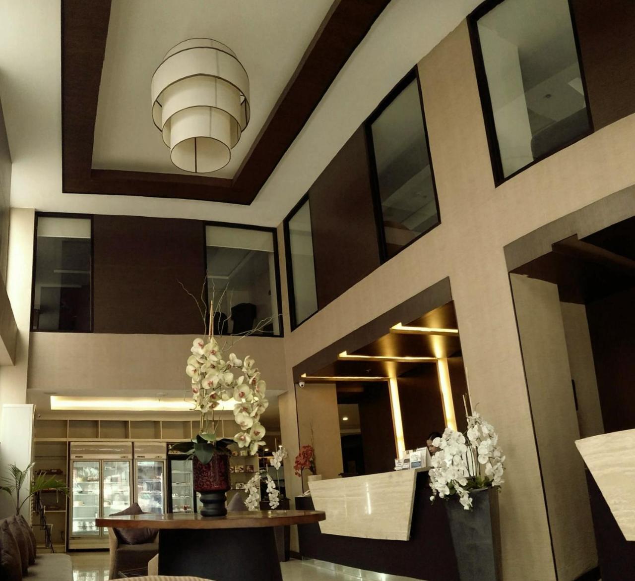 Gt Hotel Iloilo Экстерьер фото