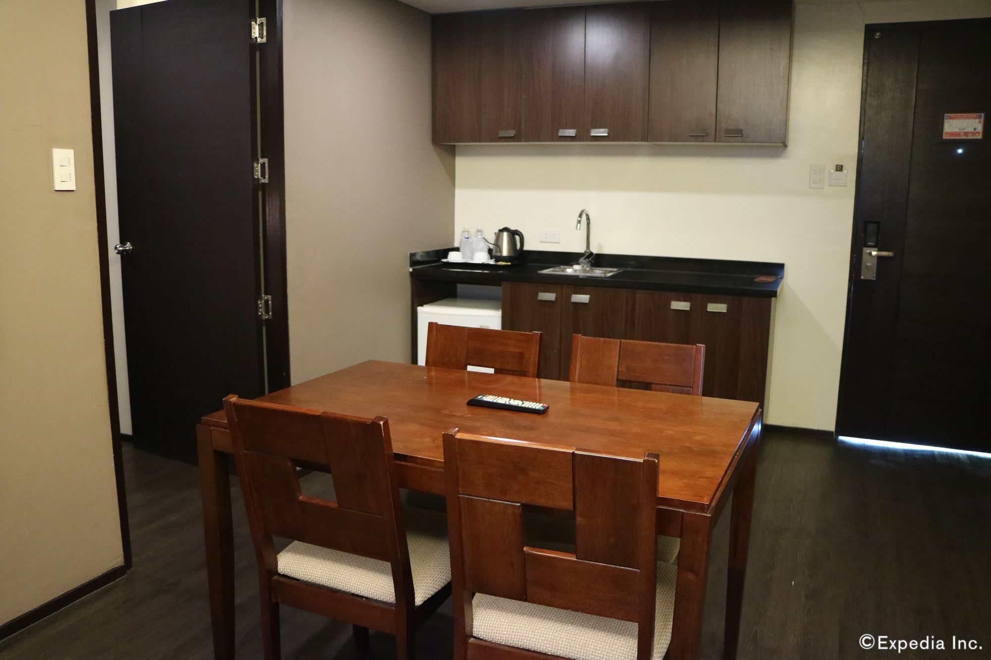 Gt Hotel Iloilo Экстерьер фото