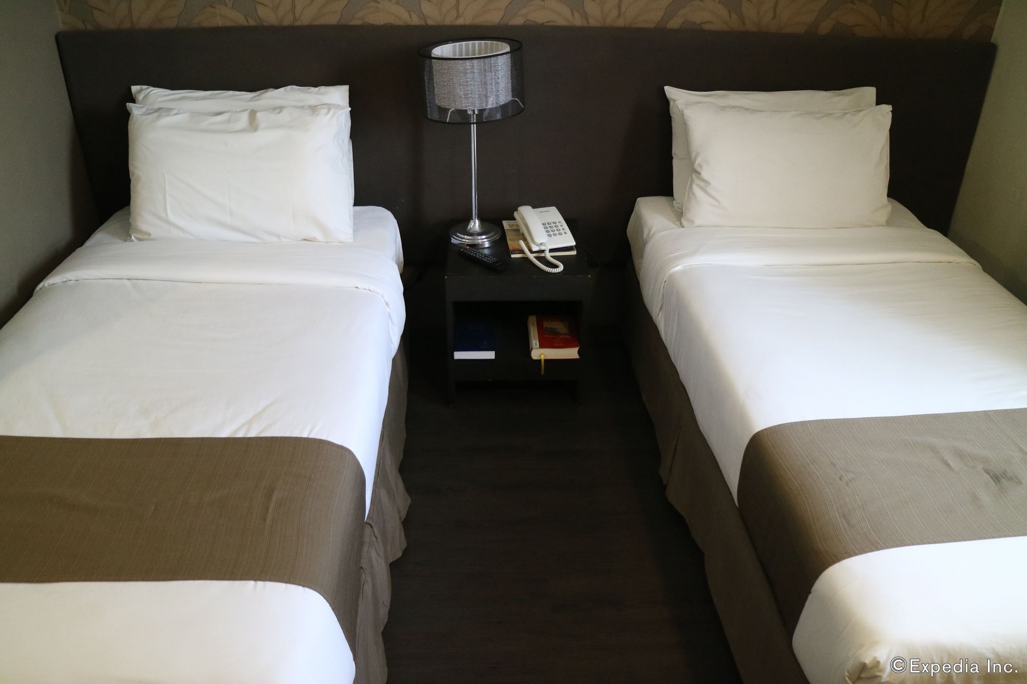 Gt Hotel Iloilo Экстерьер фото
