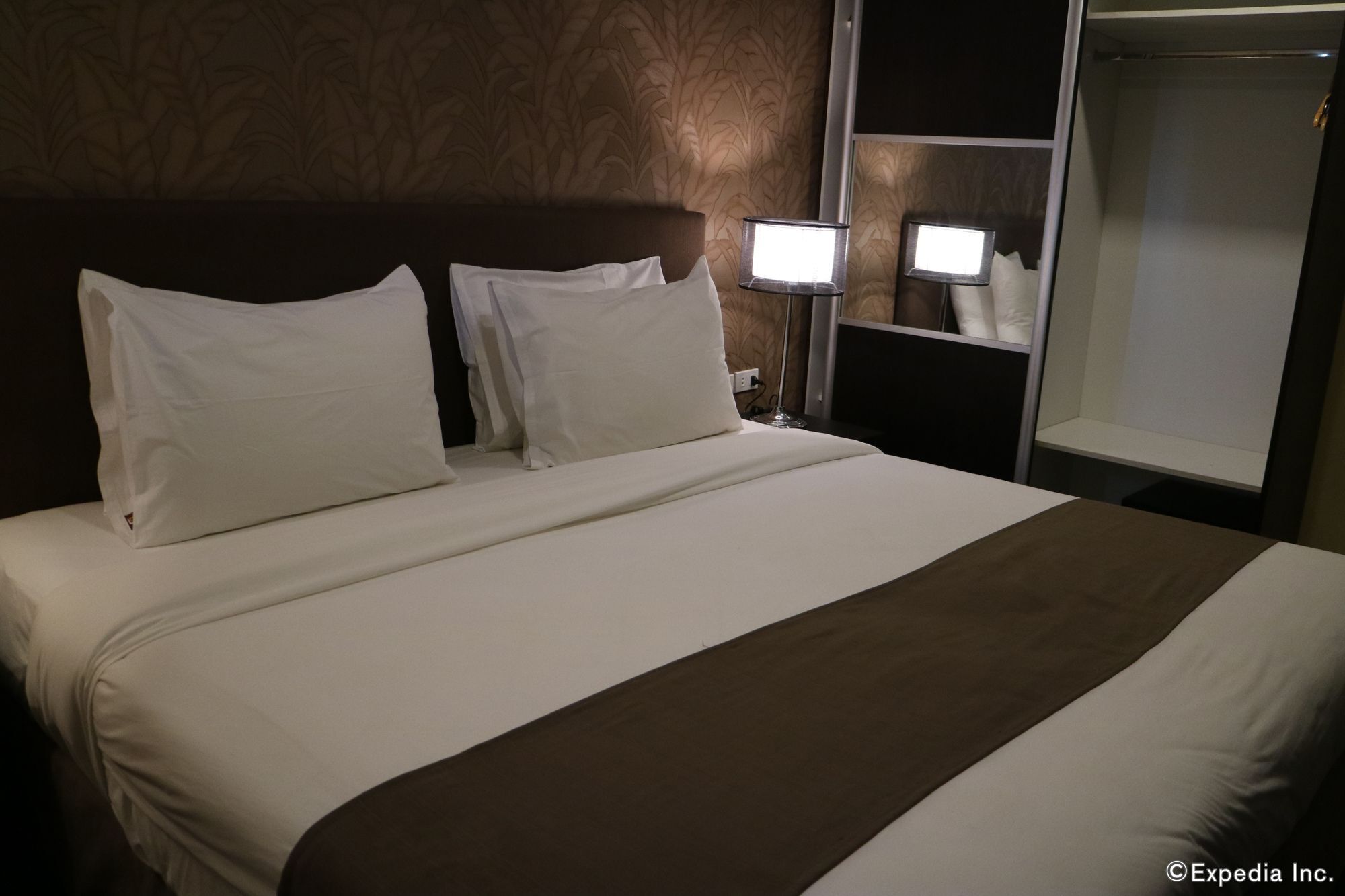 Gt Hotel Iloilo Экстерьер фото